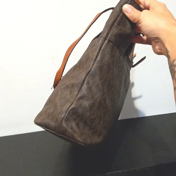 Michael Kors tote - Picture 5 of 12